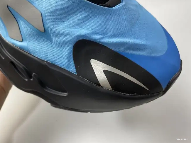 'Bright GZ3079 MNVN Cyan' Boost Yeezy 700 ADIDAS 0606